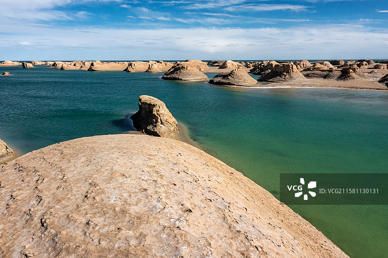 青海水上雅丹地貌，旅游，地质，雅丹地貌，盐湖图片素材