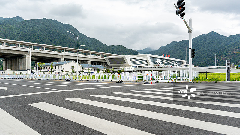 仙居高铁站前的马路图片素材