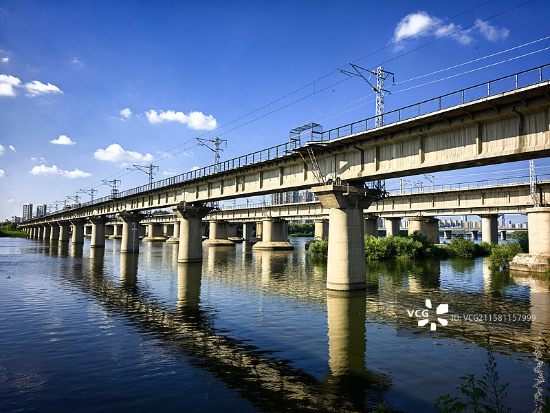 沈阳浑河上的铁路桥图片素材
