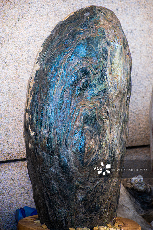 新疆奇石、石头、奇石展览、陨石、树化石图片素材