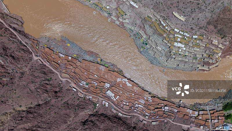 西藏芒康盐井航拍图片素材