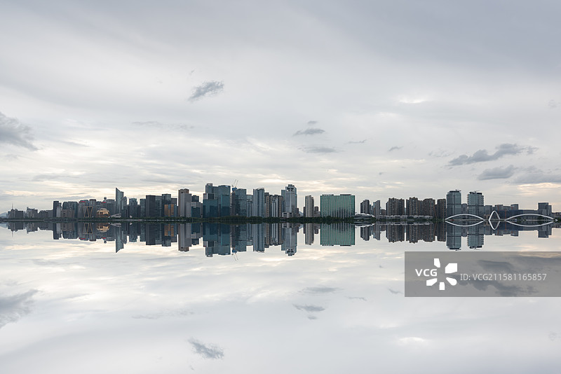 浙江省杭州市钱塘江镜面城市风光图片素材