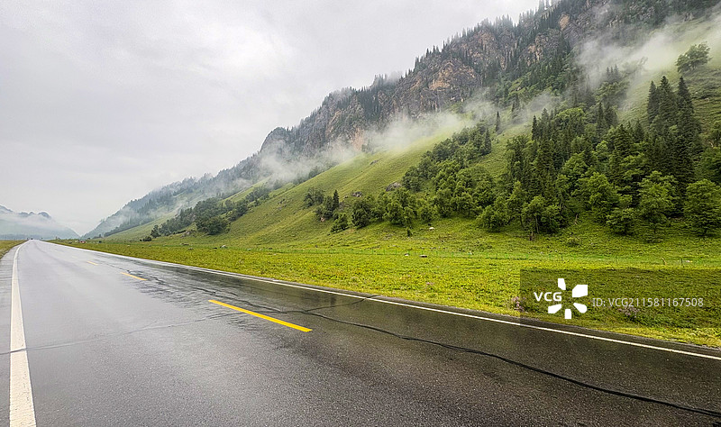 山路风景，汽车广告背景图图片素材