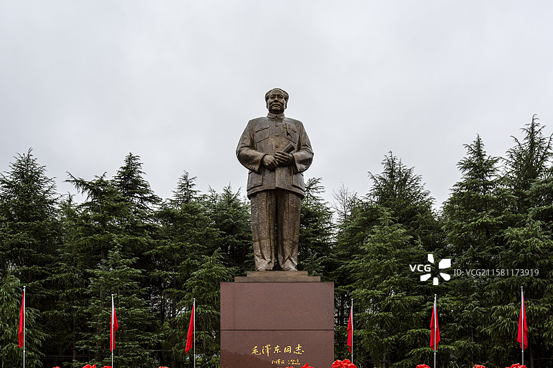 韶山毛泽东广场上的毛泽东铜像图片素材