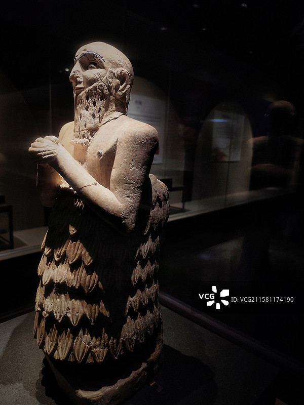 大马士革国家博物馆藏品：祭拜者雕像（青铜时代早期公元2600-前2400幼发拉底河沿岸的哈里里）图片素材