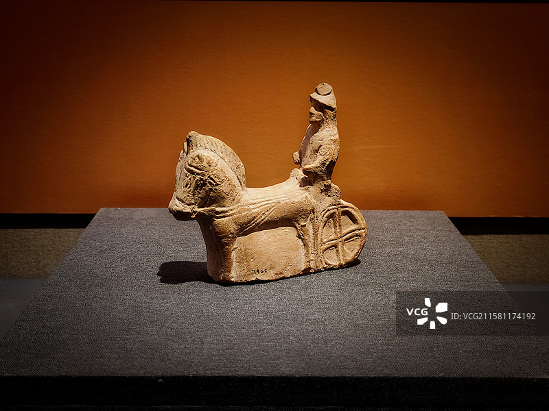 大马士革国家博物馆藏品：战车骑士雕像（波斯希腊化时期公元前539-前129年）图片素材