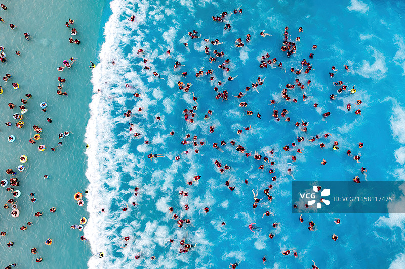 河南省 郑州市 奥帕拉拉水公园 夏日里嬉水的人们图片素材