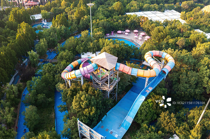 河南省 郑州市 奥帕拉拉水公园 夏日里嬉水的人们图片素材