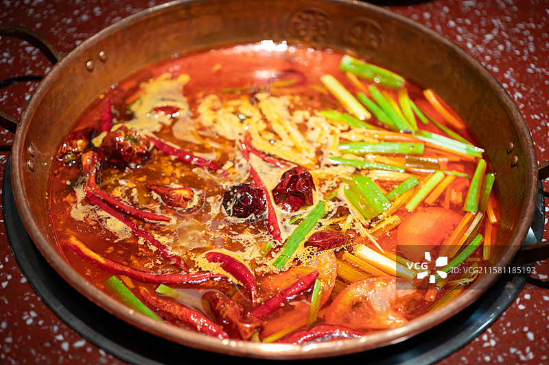 云南火锅红油酸汤锅底图片素材