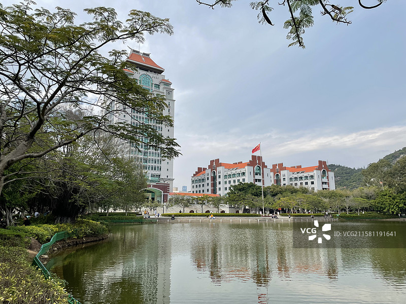福建省厦门大学思明校区芙蓉湖景色图片素材