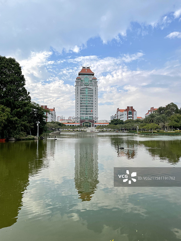 福建省厦门大学思明校区芙蓉湖景色图片素材