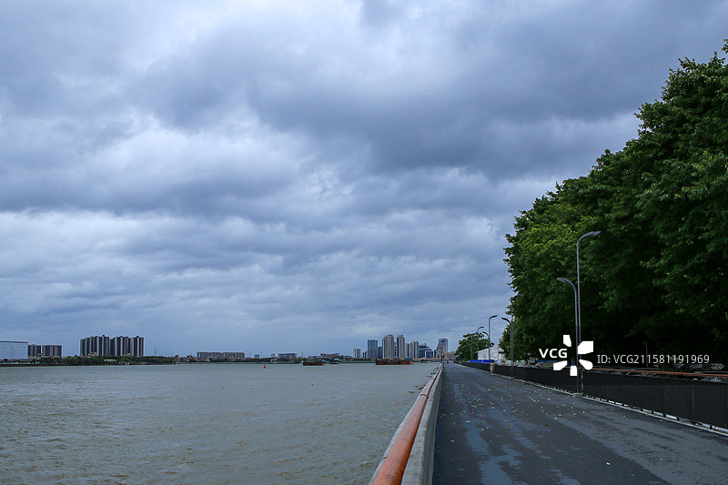 台风“韦帕”下的东莞中堂东江图片素材