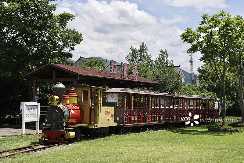 杭州桐庐江南古村落荻浦花海图片素材