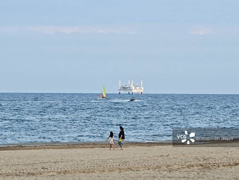 海中相遇图片素材