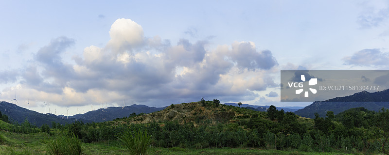 河南唐河县石柱山风景区多彩的云彩全景图片素材