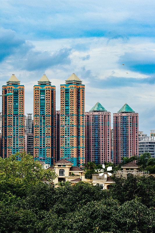 台风韦帕远去后，今日城市天际线……图片素材