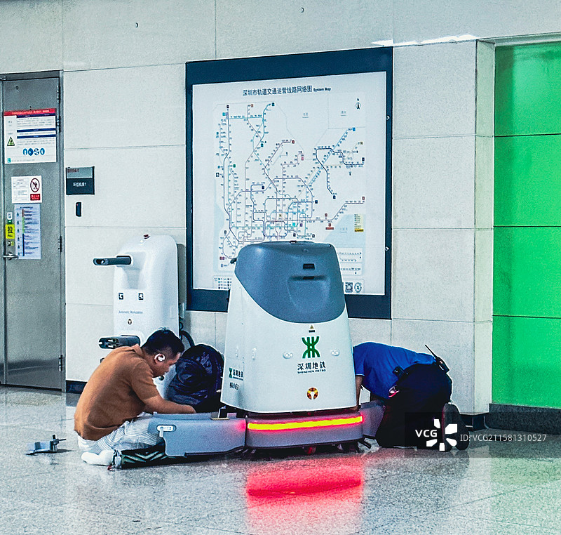 《急诊现场》拍摄于深圳侨城北地铁站图片素材