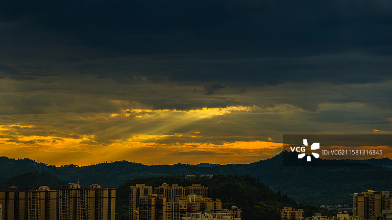 夕阳下的开江县城图片素材