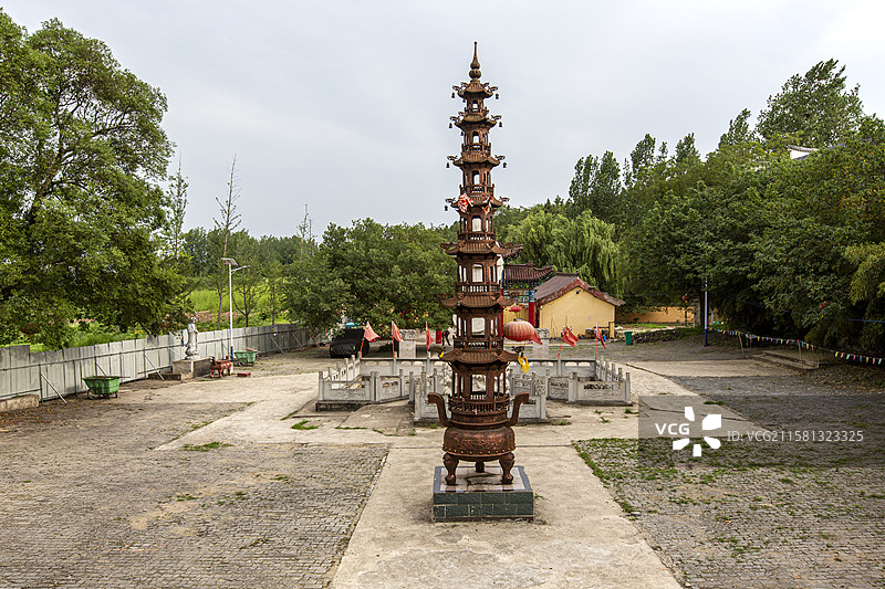 安徽省滁州明光市抹山寺内的七层宝鼎建筑外景图片素材