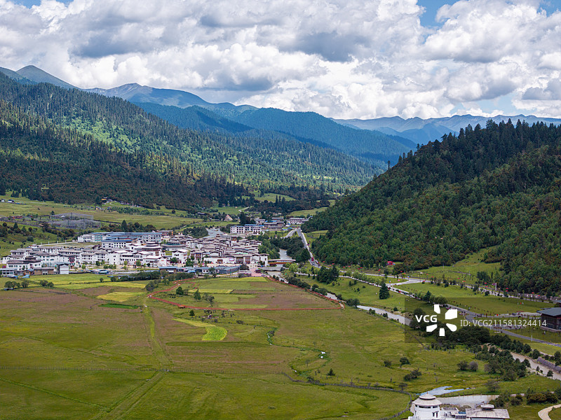 鲁朗的夏天航拍照片图片素材
