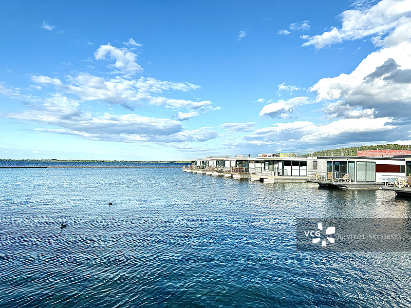 盖瑟塔尔泽湖。水天一色。图片素材