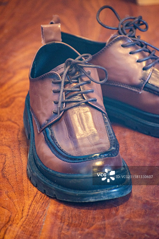 皮鞋、男士、牛皮鞋、男士脚、休闲皮鞋图片素材