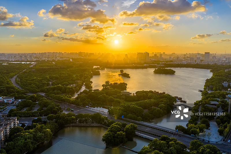 金晖漫染南湖图片素材