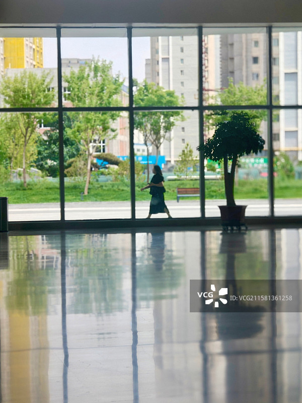 外面的世界很精彩图片素材