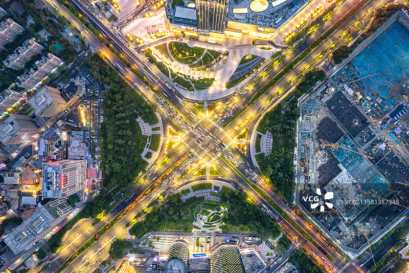 郑州市金水东路东风南路商圈正上方视角航拍夜景图片素材