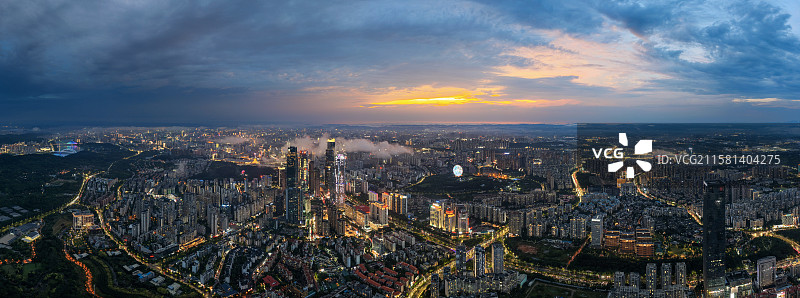 华灯初上的南宁中国东盟商务区图片素材