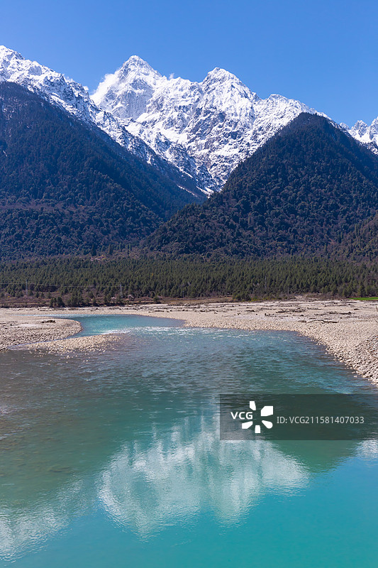 西藏林芝市波密县易贡县春天的风景图片素材