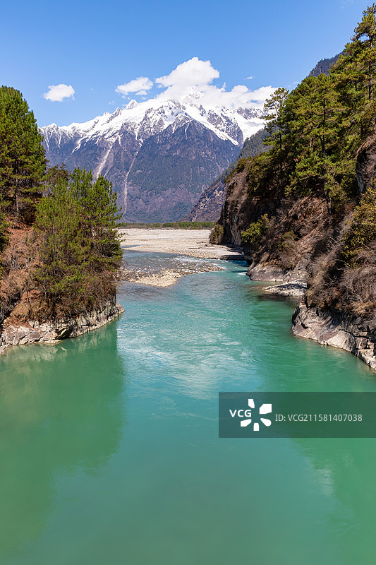 西藏林芝市波密县易贡县春天的风景图片素材