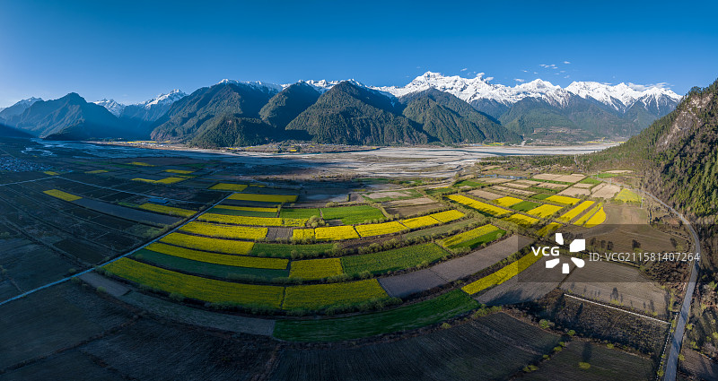 西藏林芝市波密县易贡县春天的风景图片素材