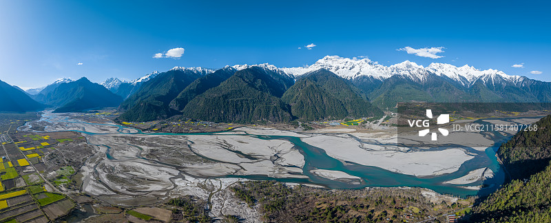 西藏林芝市波密县易贡县春天的风景图片素材
