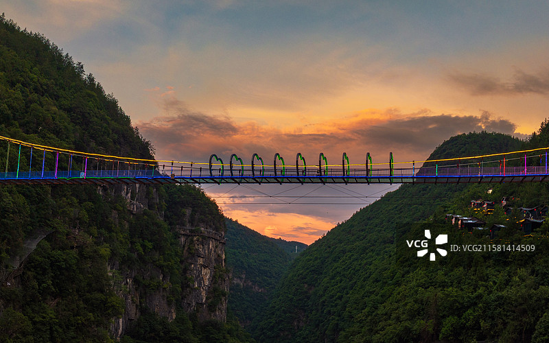 国家4A景区湖北恩施地心谷玻璃桥网红打卡点图片素材