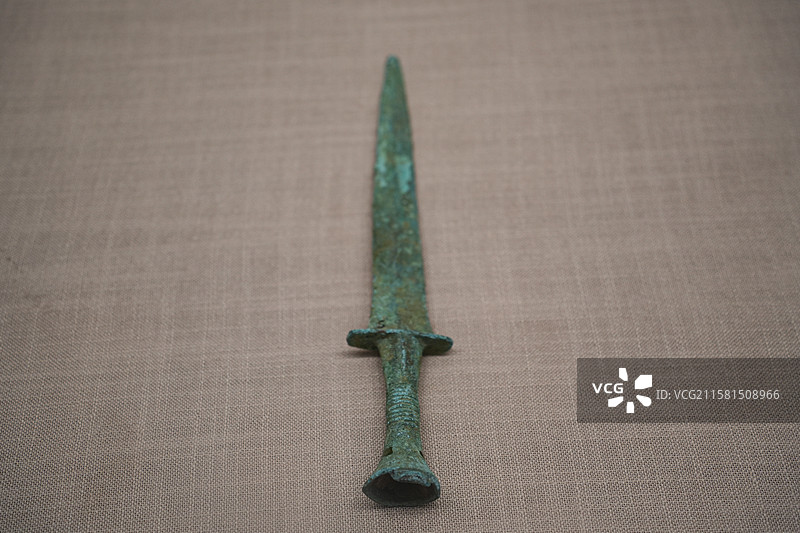 汉代 一字格铜剑图片素材