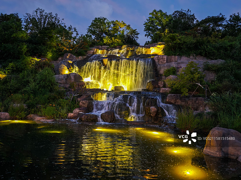 上海世博文化公园双子山瀑布夜景灯光图片素材