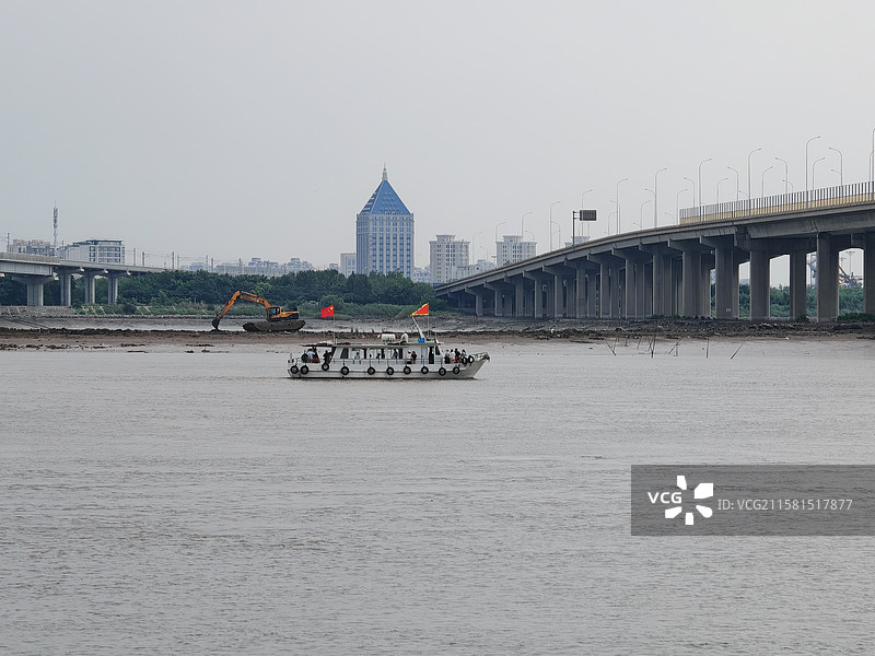 天津北塘永定新河游船出海图片素材