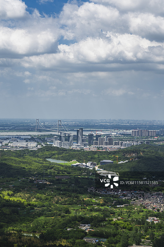 镇江十里长山山顶眺望镇江城区图片素材