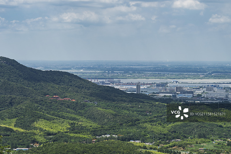 镇江十里长山山顶眺望镇江长江沿岸图片素材