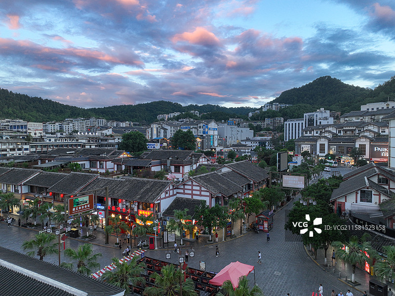 贵州省遵义市红花岗区老城傍晚风光。遵义会议会址就在这里图片素材