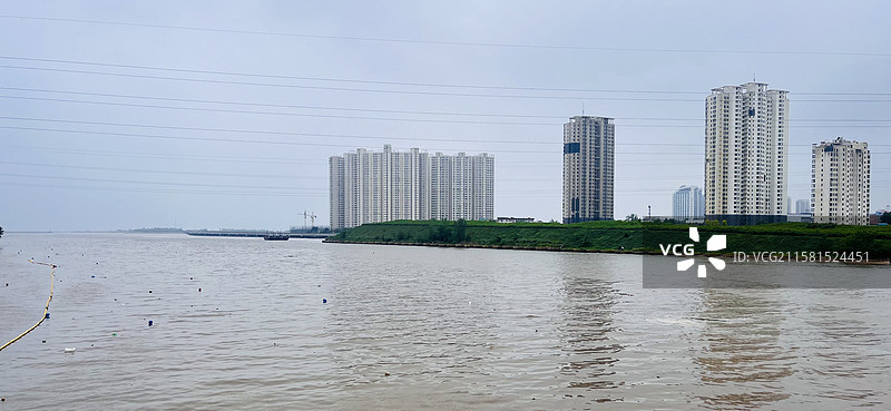 《暴雨过后·浑浊的汤河入海口》图片素材