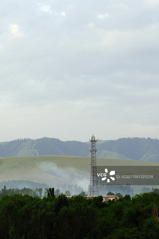 夏日新疆伊犁巩留县吉尔格朗乡清晨小吉尔尕郎河畔风景图片素材