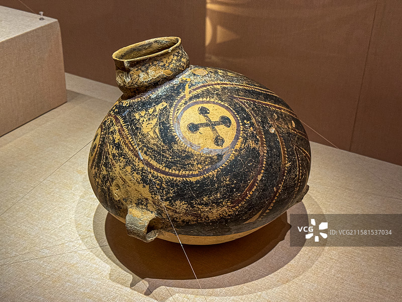 马家窑文化 漩涡纹鸟形彩陶壶 会宁县博物馆图片素材