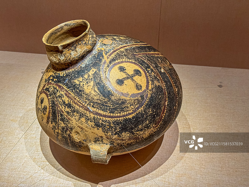 马家窑文化 漩涡纹鸟形彩陶壶 会宁县博物馆图片素材