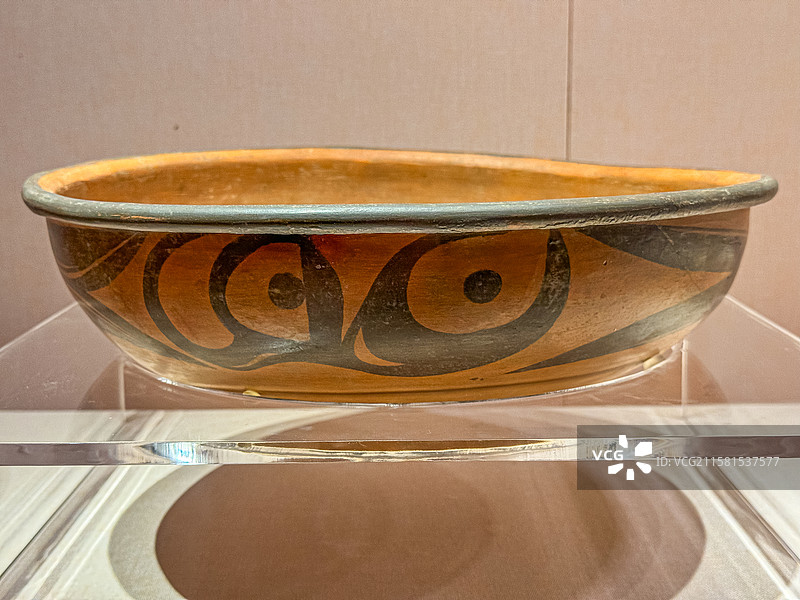 仰韶文化 鱼纹彩陶盆 天水市麦积区博物馆图片素材