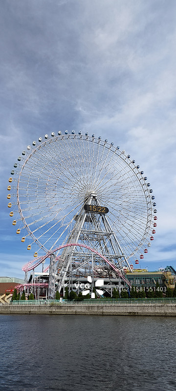 横滨宇宙世界，带时钟的摩天轮世界上最大尺寸被记入吉尼斯世界纪录图片素材