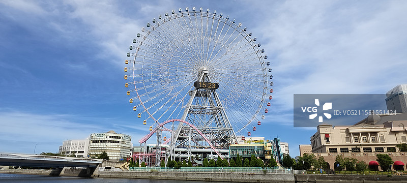 横滨宇宙世界，带时钟的摩天轮世界上最大尺寸被记入吉尼斯世界纪录图片素材