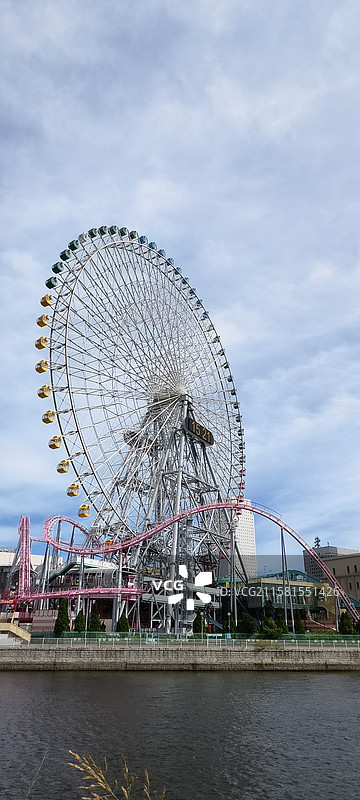 横滨宇宙世界，带时钟的摩天轮世界上最大尺寸被记入吉尼斯世界纪录图片素材