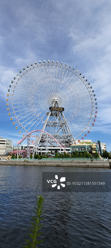 横滨宇宙世界，带时钟的摩天轮世界上最大尺寸被记入吉尼斯世界纪录图片素材